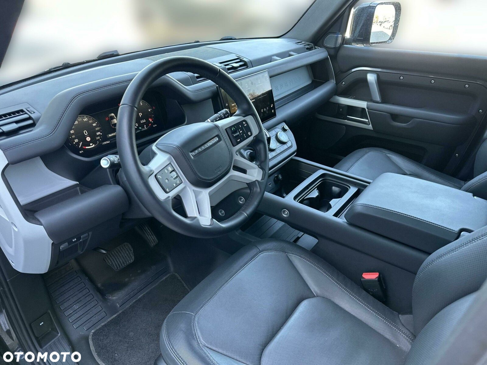 Land Rover Defender - 14