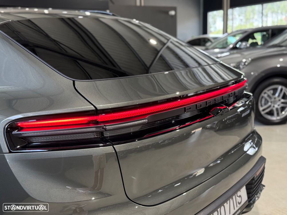 Porsche Macan Electric 4 - 17