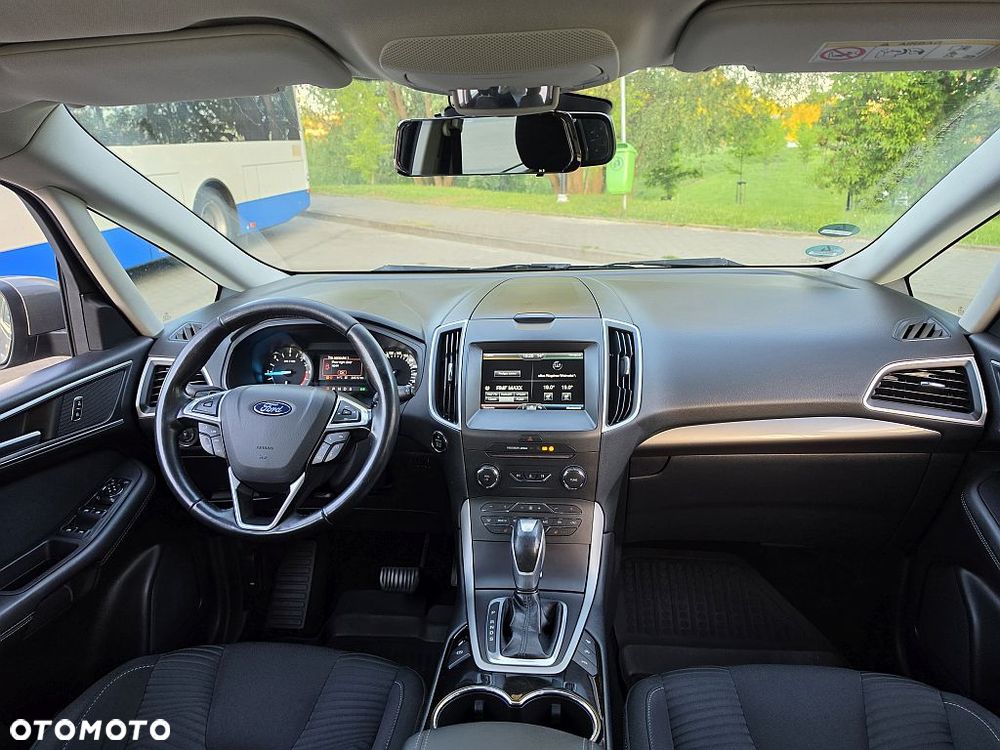 Ford S-Max - 11