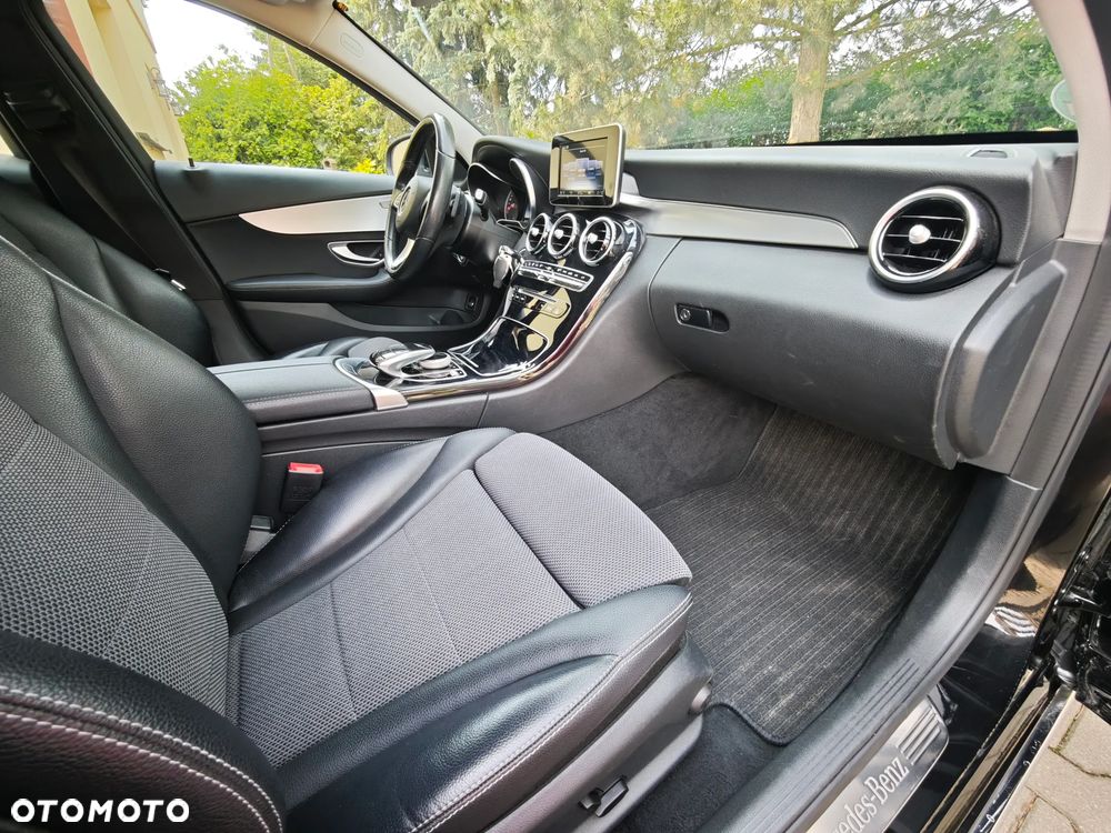 Mercedes-Benz Klasa C 180 9G-TRONIC - 29