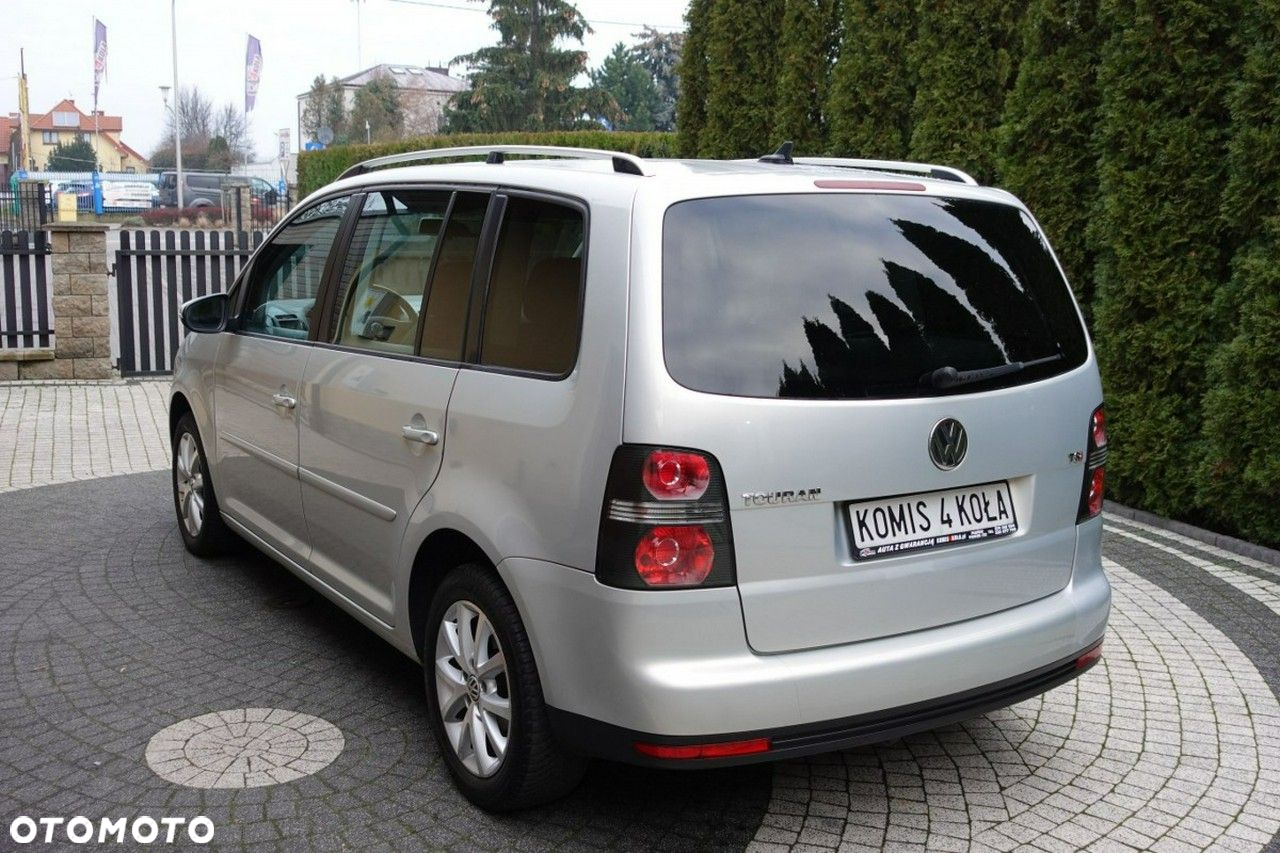 Volkswagen Touran - 4