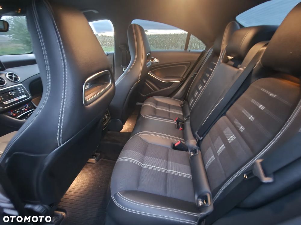 Mercedes-Benz CLA 200 7G-DCT AMG Line - 38