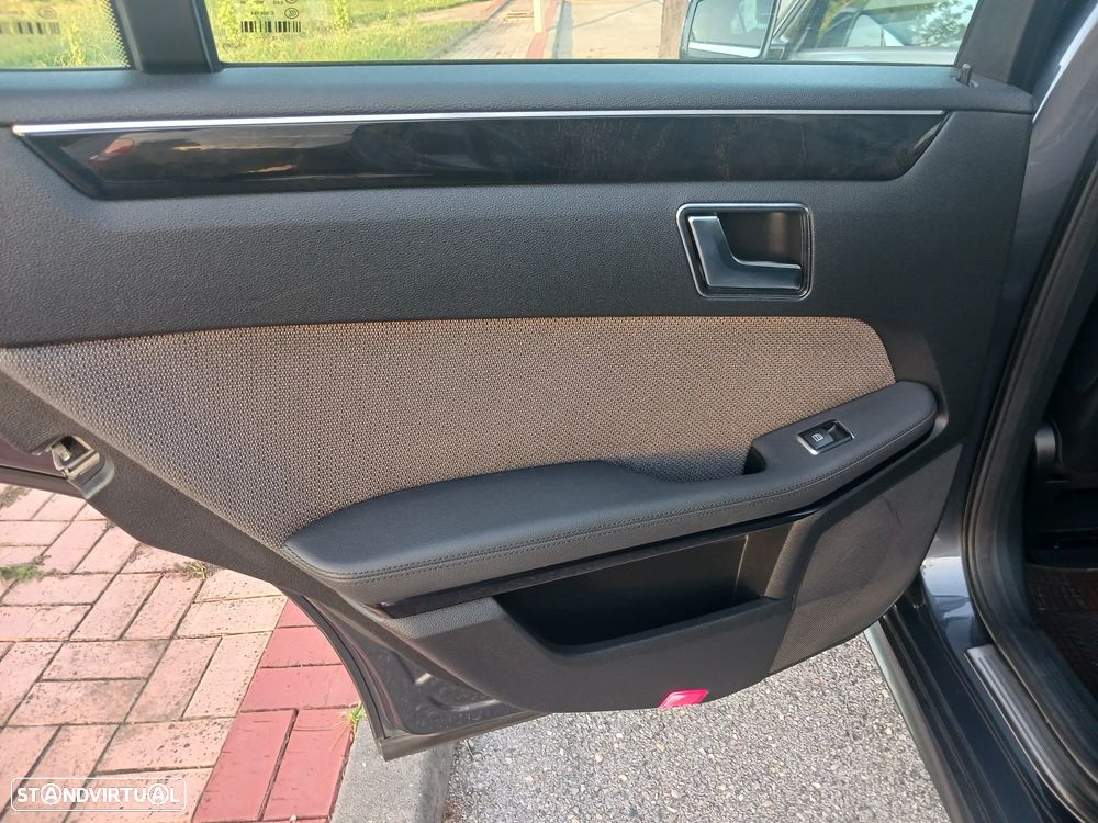 Mercedes-Benz E 300 BLUETEC Hybrid Avantgarde - 4
