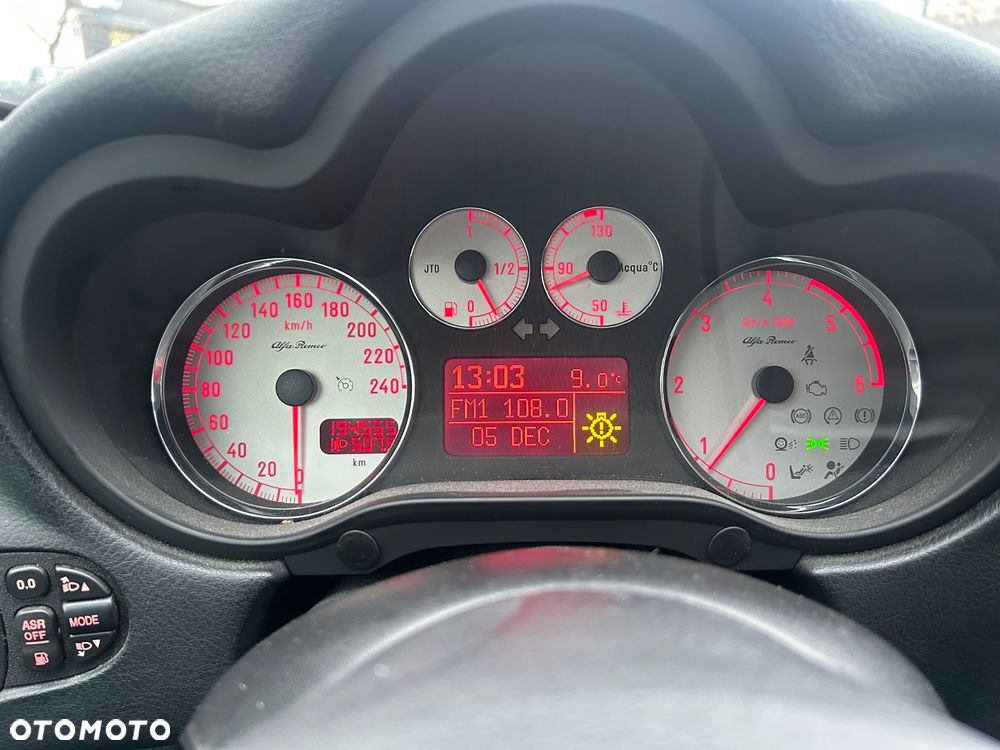 Alfa Romeo GT 1.9 JTD M-Jet Distinctive - 15