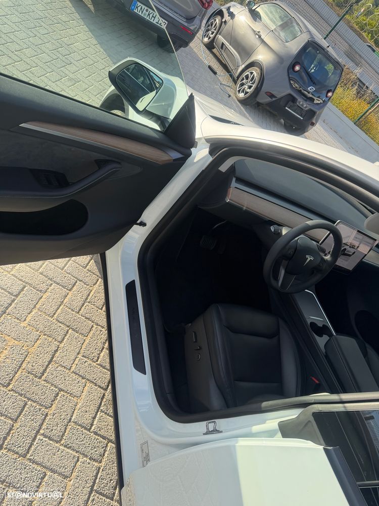 Tesla Model Y Long Range Dual Motor AWD - 18
