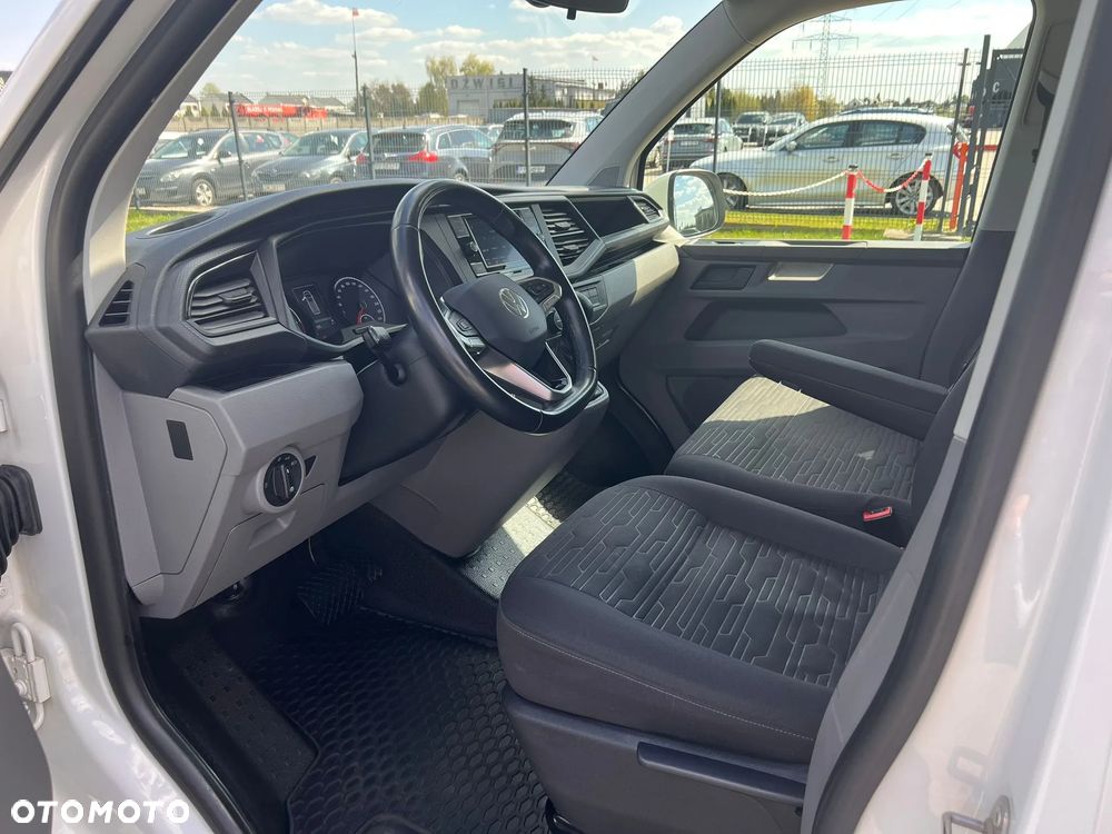 Volkswagen Caravelle - 9