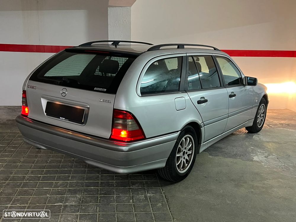 Mercedes-Benz C 220 D - 23