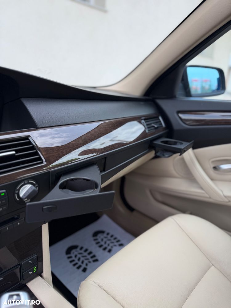 BMW Seria 5 520i Sport-Aut. - 23