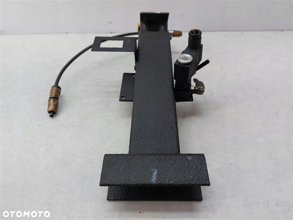 Zawór awaryjnego otwierania drzwi Solaris Urbino 12 833640205 - 4