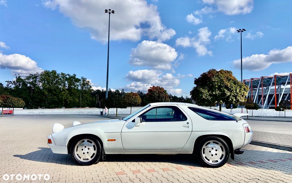 Porsche 928 - 6