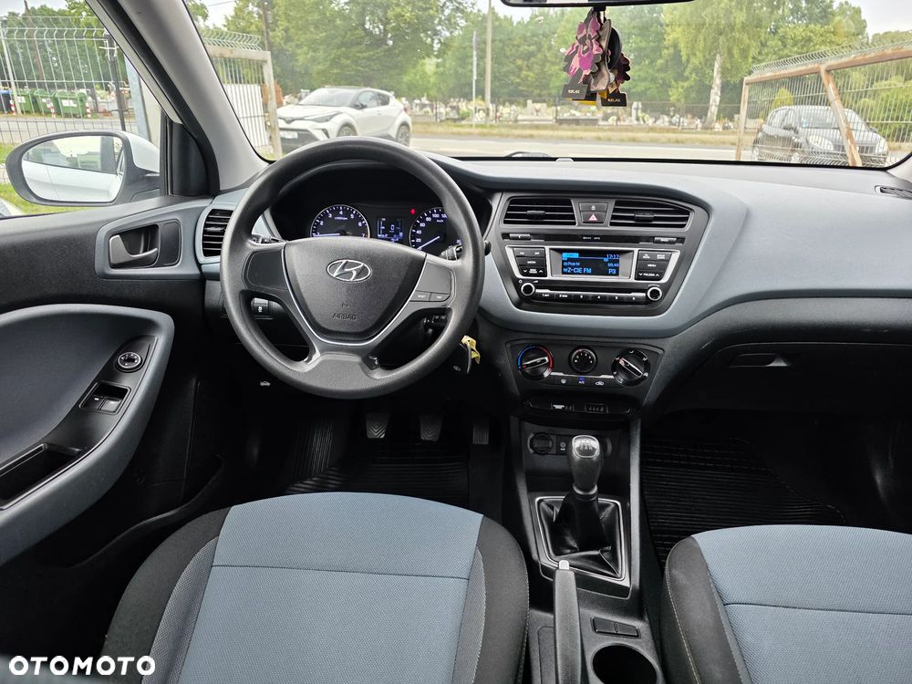 Hyundai i20 blue 1.2 Trend - 13