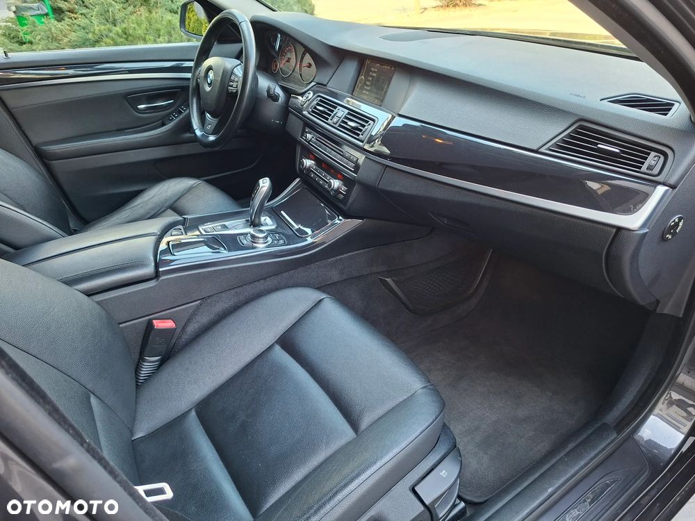 BMW Seria 5 528i Sport-Aut - 12