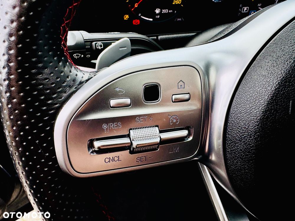 Mercedes-Benz GLA 200 d 8G-DCT AMG Line - 38