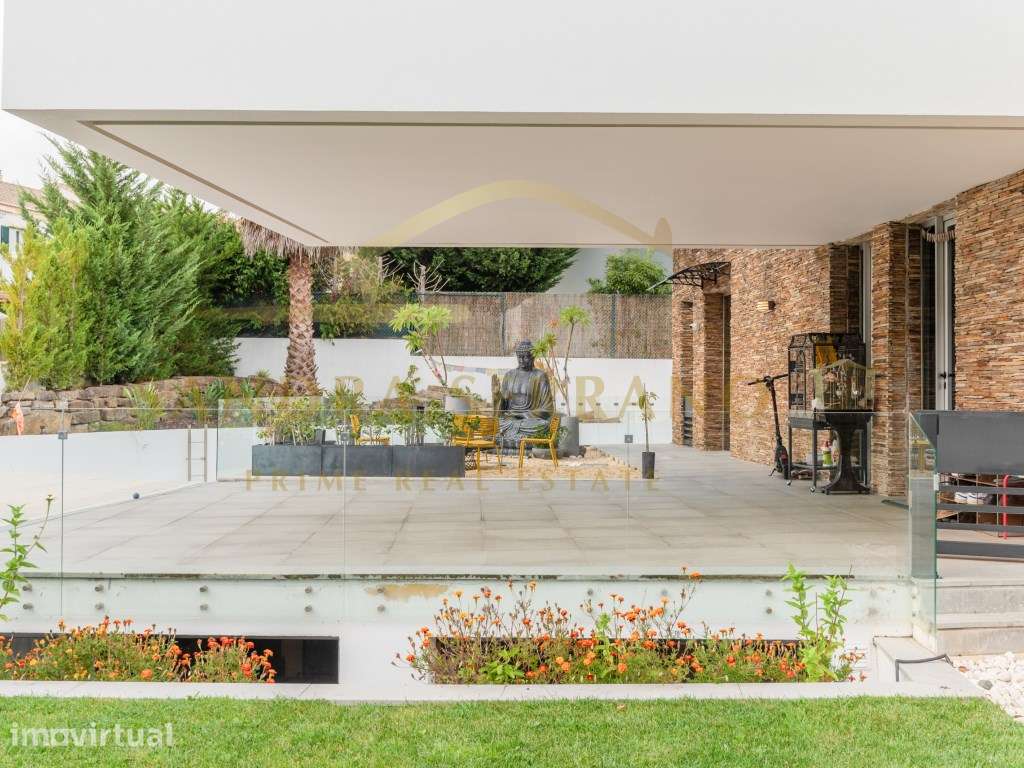 Moradia de arquitetura contemporânea com 5 Suítes - Grande imagem: 4/60