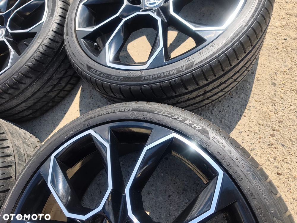 5x112 Felgi Aluminiowe Alufelgi Oryginalne 19 Koła Letnie Lato Skoda Octavia 5E 5E0 RS VRS 3 III 4 IV 2 II SUPERB SEAT Cupra Leon FR TOLEDO ALTEA EXEO AUDI A3 8V 8P A4 B5 B6 B7 A6 C5 A4 VW Passat Golf 6 7 GTI GTD Touran CADDY JETTA Legnica ALU-RAD 235/35 25r. 6,5mm - 28