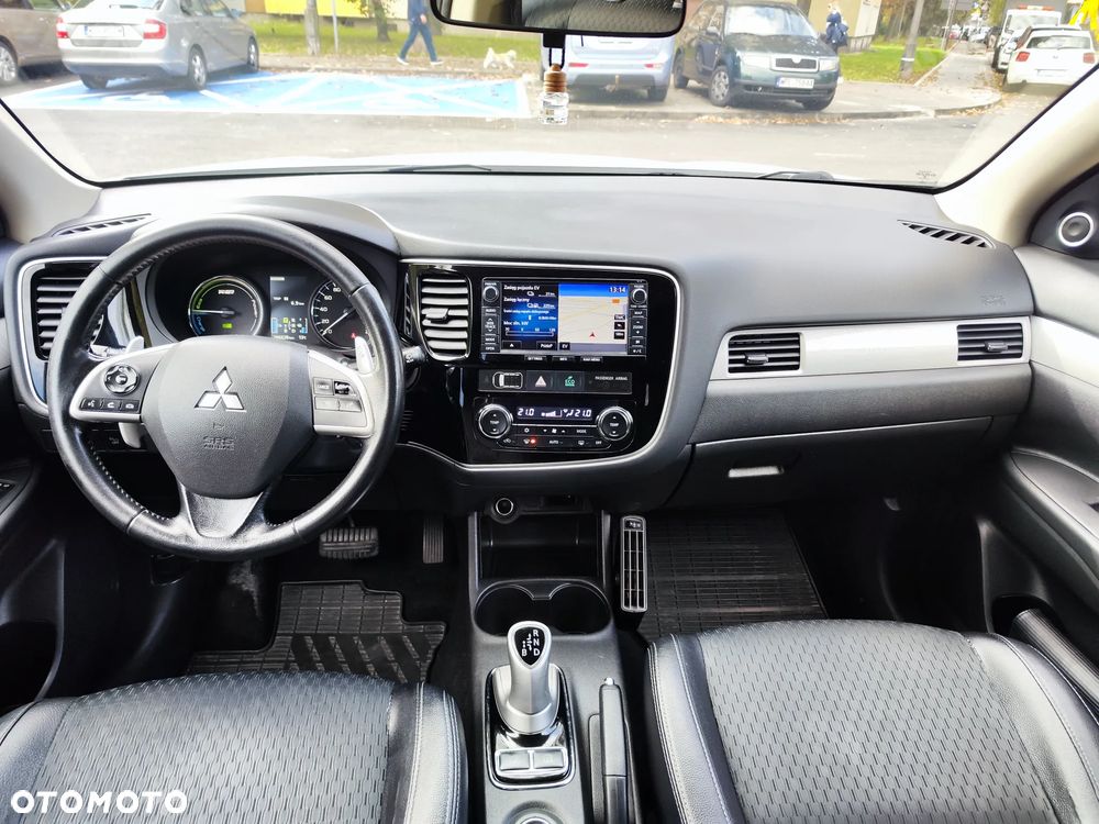 Mitsubishi Outlander 2.0 4WD - 6