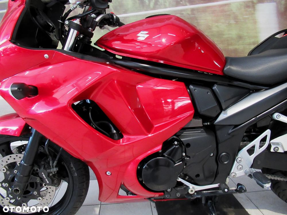 Suzuki GSX - 17