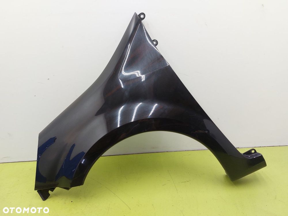 Błotnik przedni lewy RENAULT MODUS 2004–2012 NV676 CZARNY