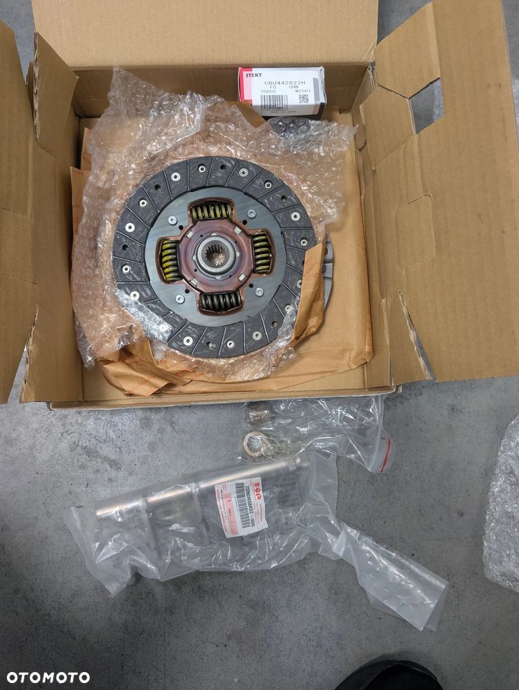 Kompletne sprzęgło Exedy 2082 Suzuki Swift - 1