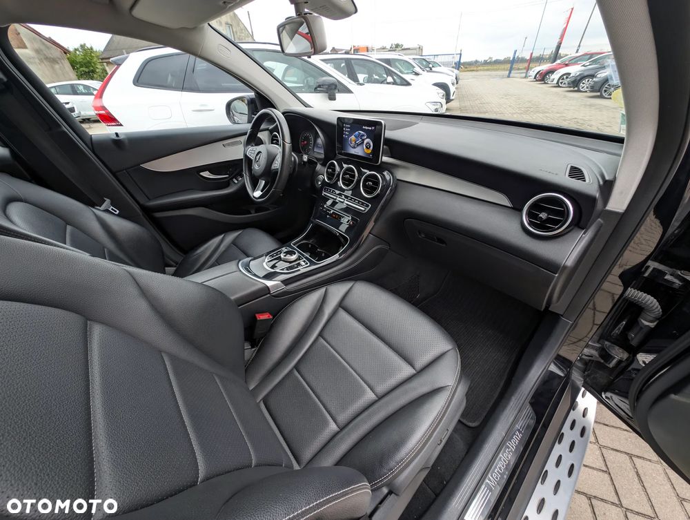 Mercedes-Benz GLC 220 d Coupe 4Matic 9G-TRONIC AMG Line - 34