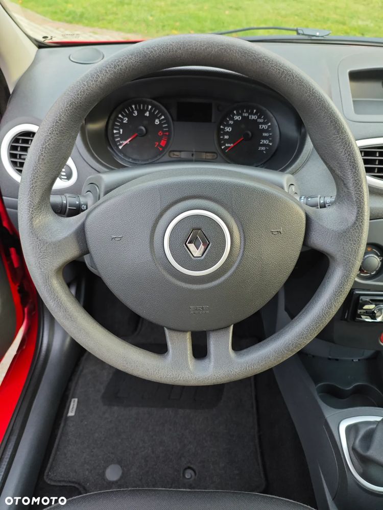 Renault Clio 1.2 16V 75 Yahoo - 11