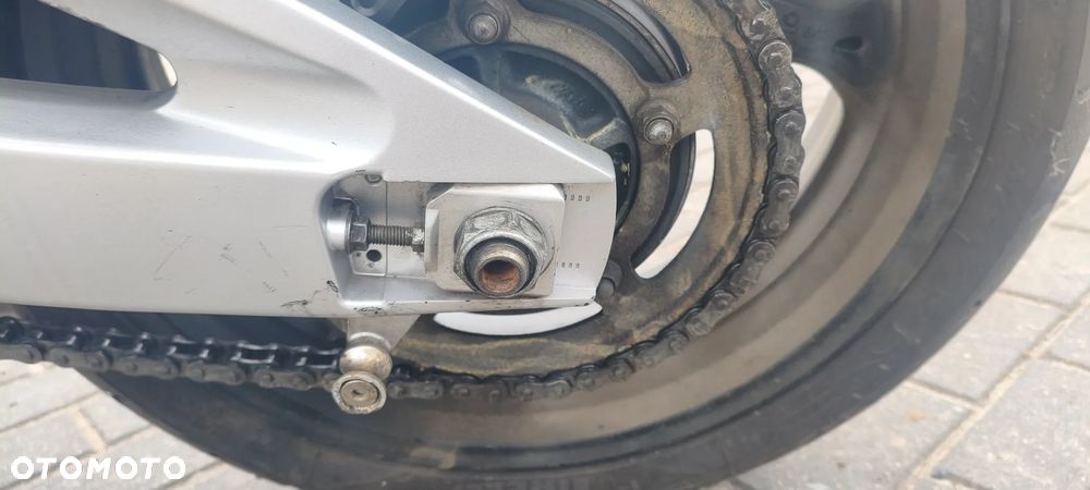 Suzuki GSR - 8