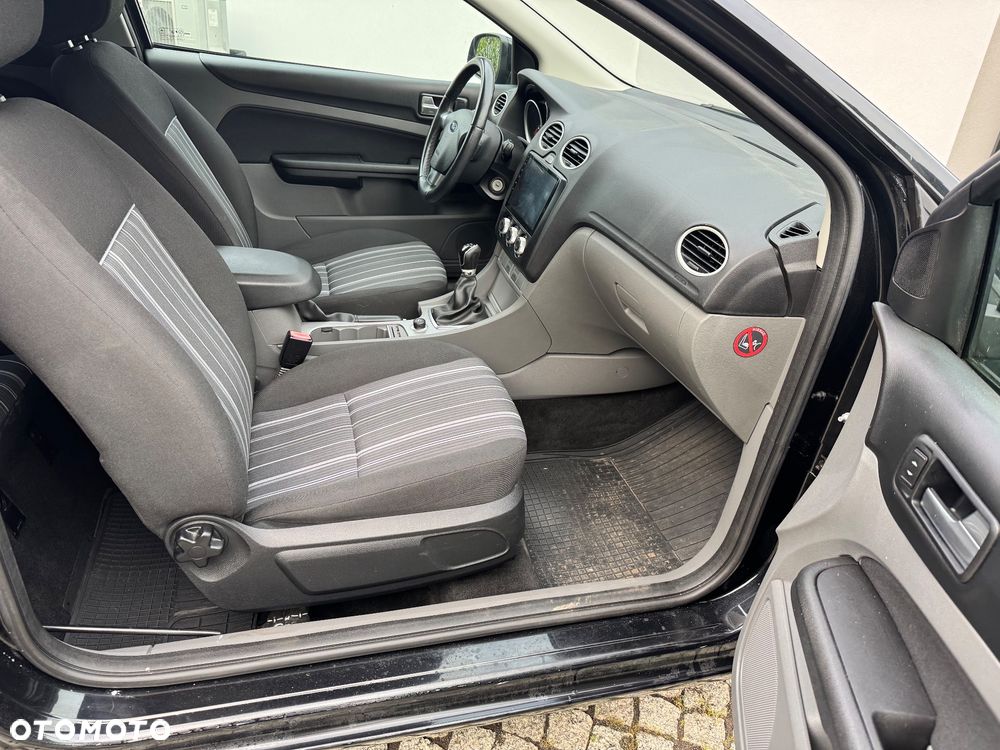 Ford Focus 1.6 16V Trend - 27