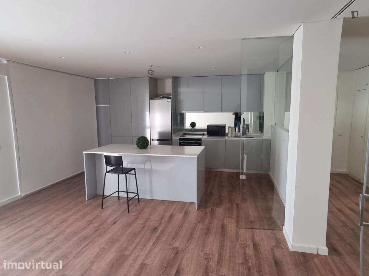 Quarto - localizado em Paranhos Porto - Grande imagem: 2/7