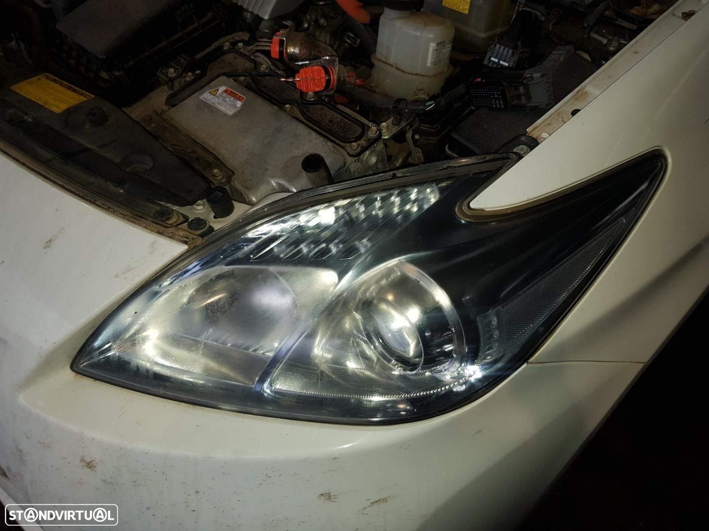 FAROL ESQUERDO TOYOTA PRIUS ZVW30 - 1