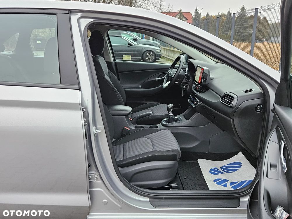 Hyundai i30 1.5 DPI Classic + - 17