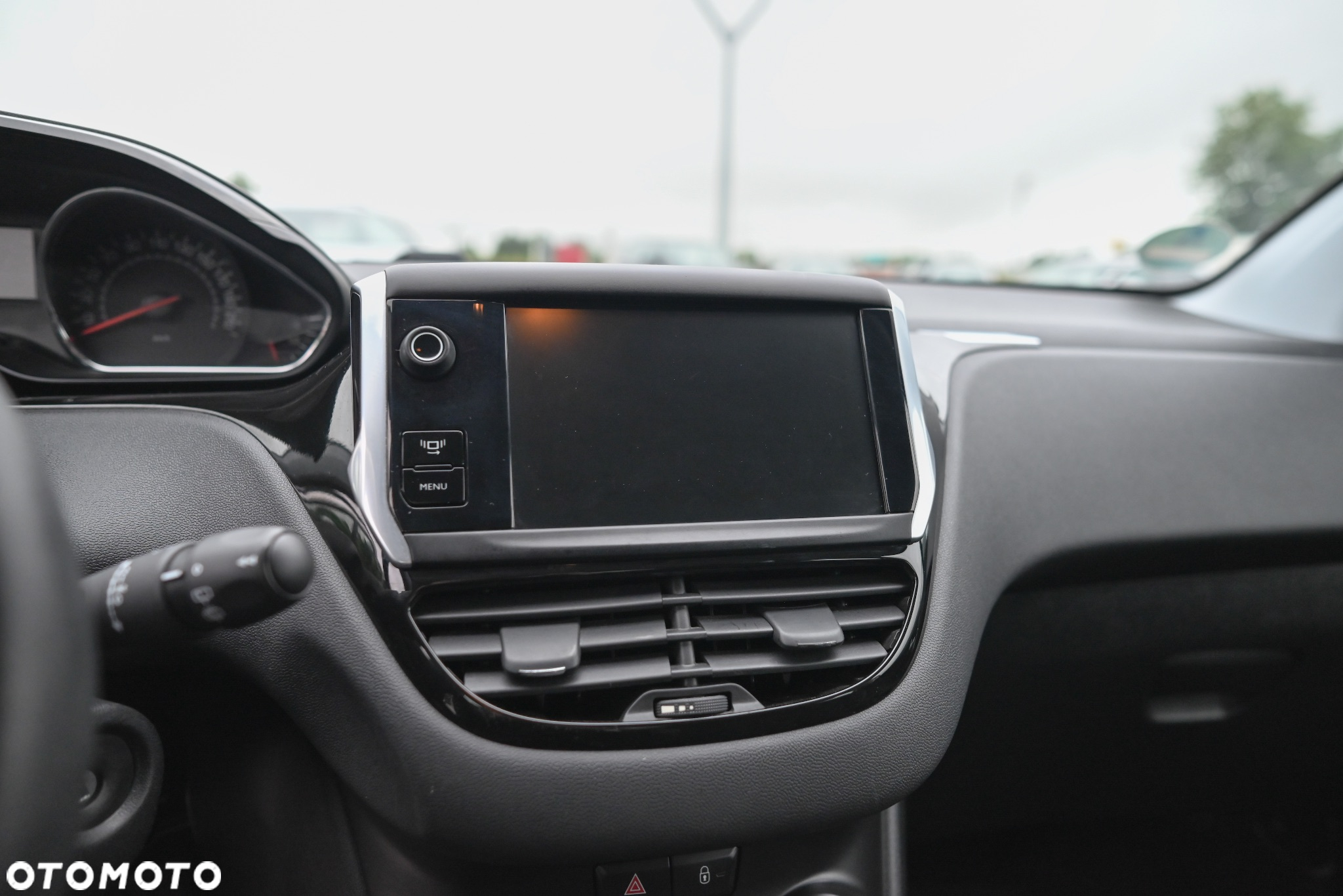 Peugeot 208 - 11
