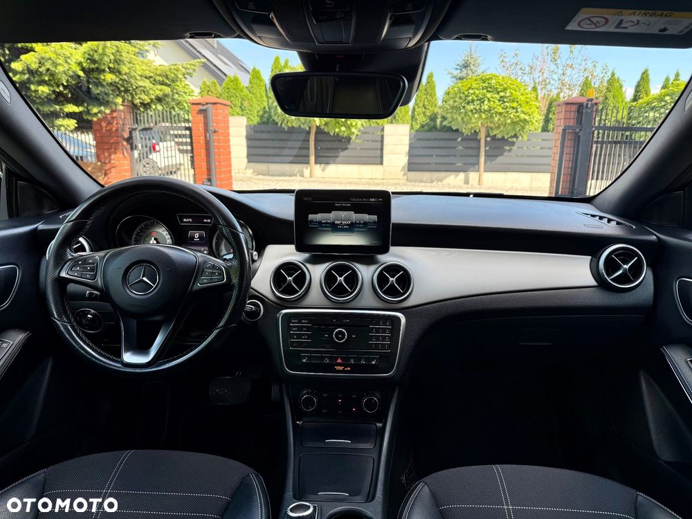 Mercedes-Benz CLA 180 7G-DCT UrbanStyle Edition - 17
