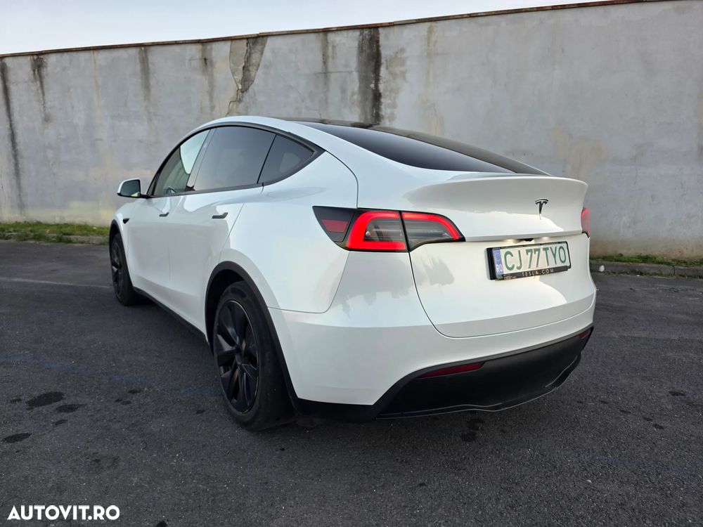 Tesla Model Y - 6