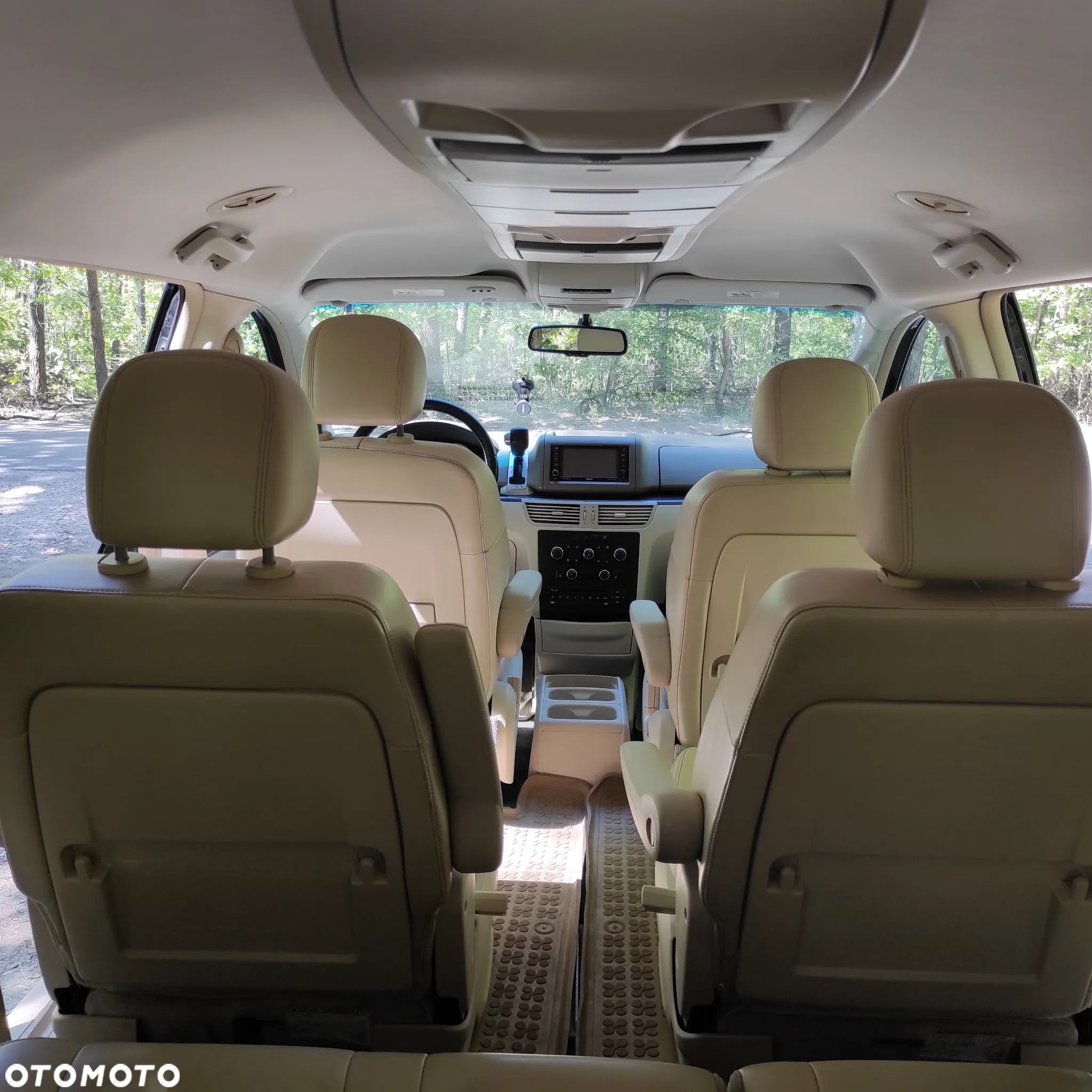 Volkswagen Routan - 6