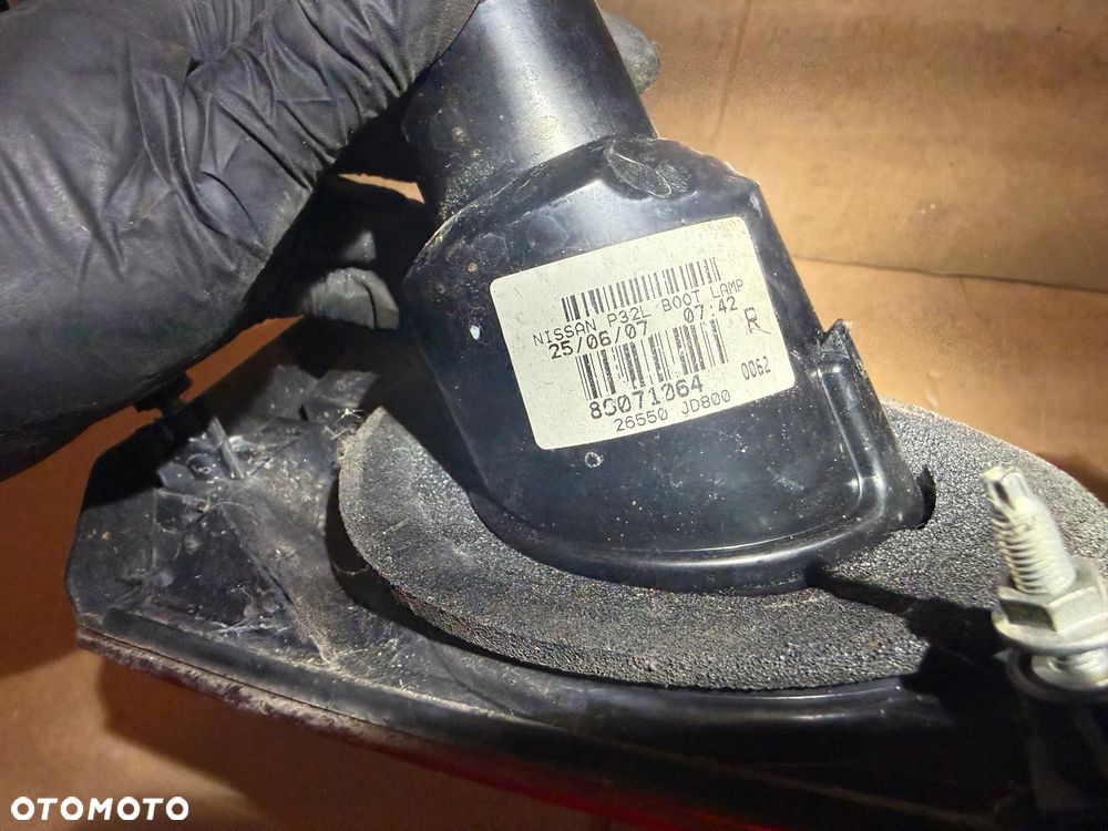 Lampa prawa Nissan Qashqai J10 +2 w klapę 26550JD800 - 3