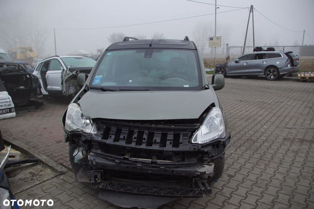 Auto na części - Citroen Berlingo II Multispace 1.6 VTI 120 KM 5F01 20DP56 KGP 2010R Silnik Skrzynia Drzwi Lusterko Zderzak Klapa Lampa Klamka Szyba Relingi Deska Kokpit Sterownik Moduł Czujnik Licznik Panel Wyświetlacz Kierownica - 10