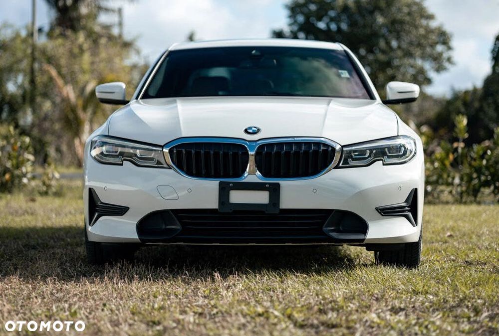 BMW Seria 3 330i xDrive M Sport - 4