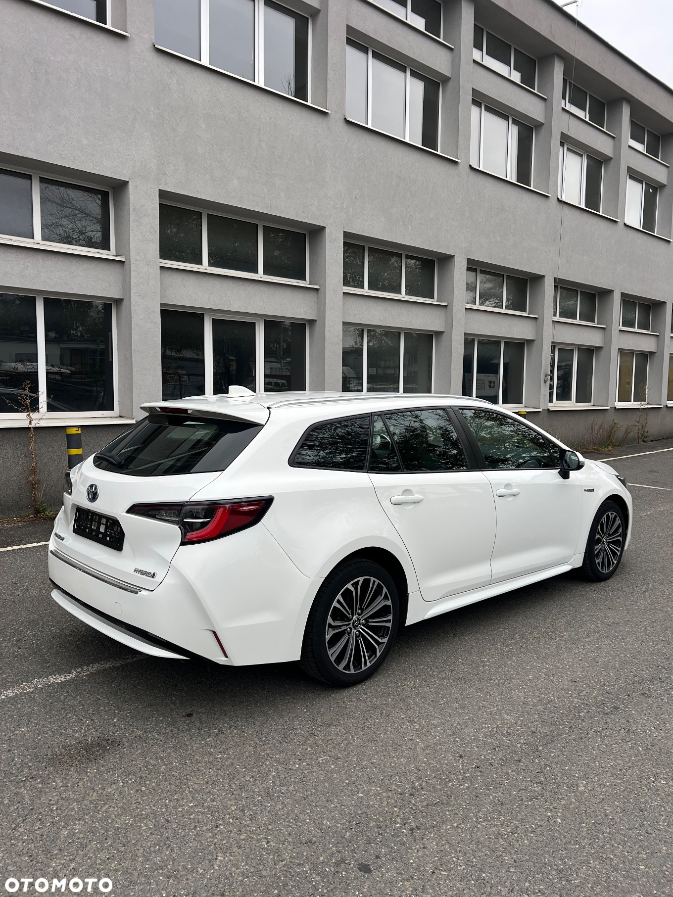Toyota Corolla 1.8 Hybrid - 8