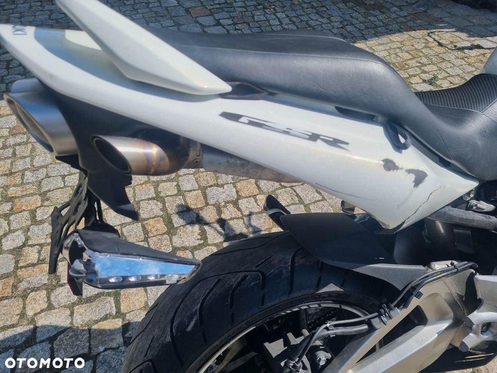 Suzuki GSR - 8