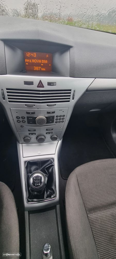 Opel Astra GTC 1.3 CDTI - 10