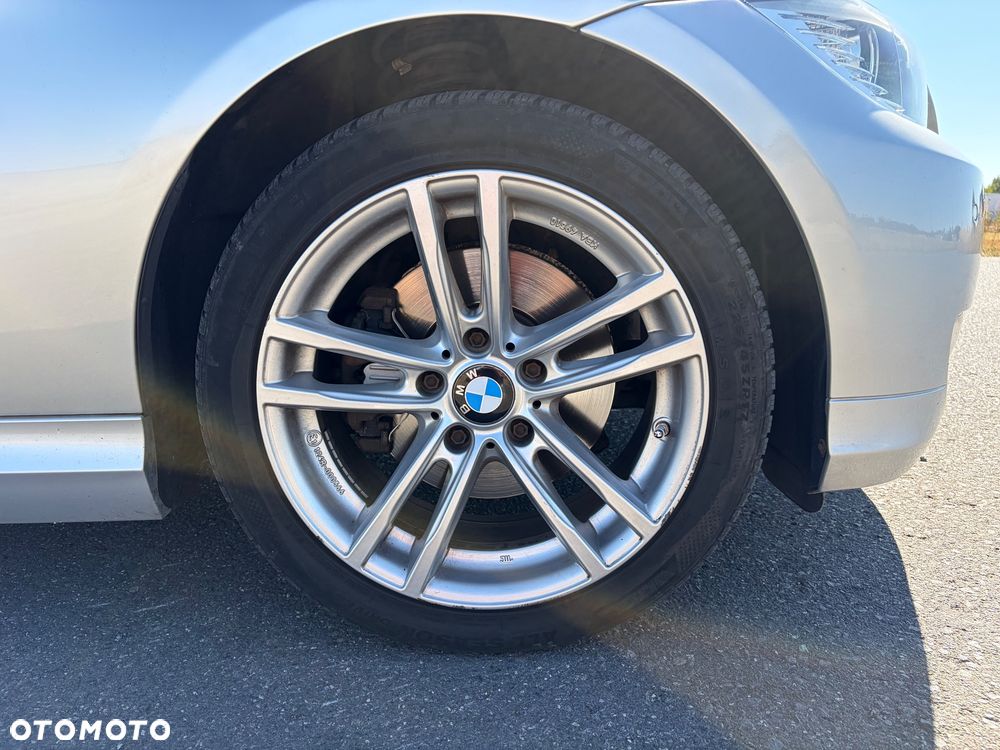 BMW Seria 3 318d DPF Edition Lifestyle - 32