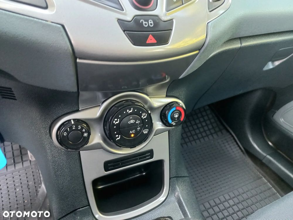 Ford Fiesta 1.25 Champions Edition - 11