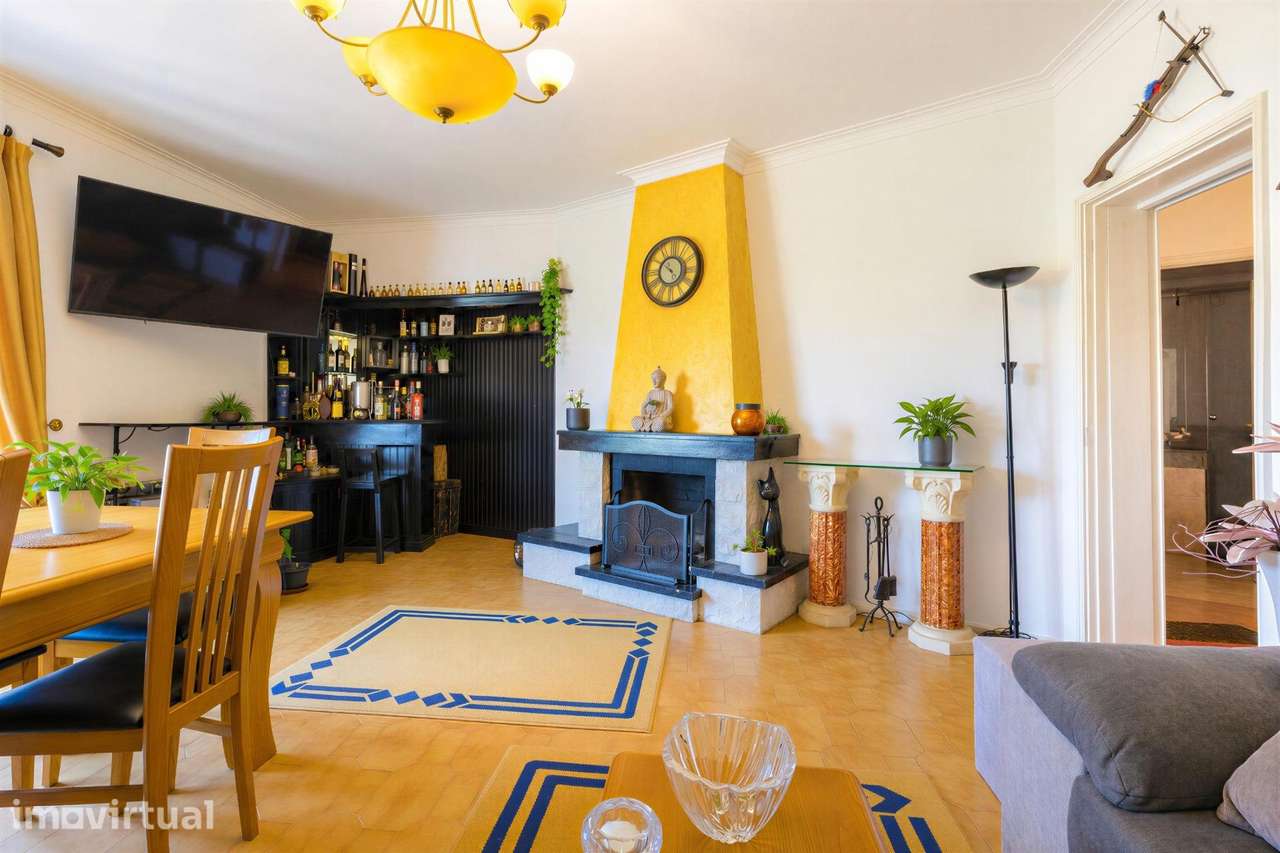 Apartamento de Grande Dimensão com Sótão Habitável –... - Grande imagem: 4/41