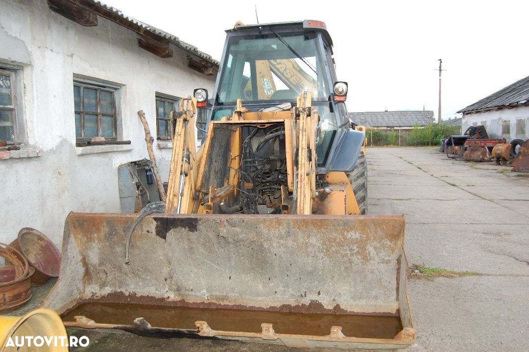 Dezmembrez CASE 580 SLE - 3