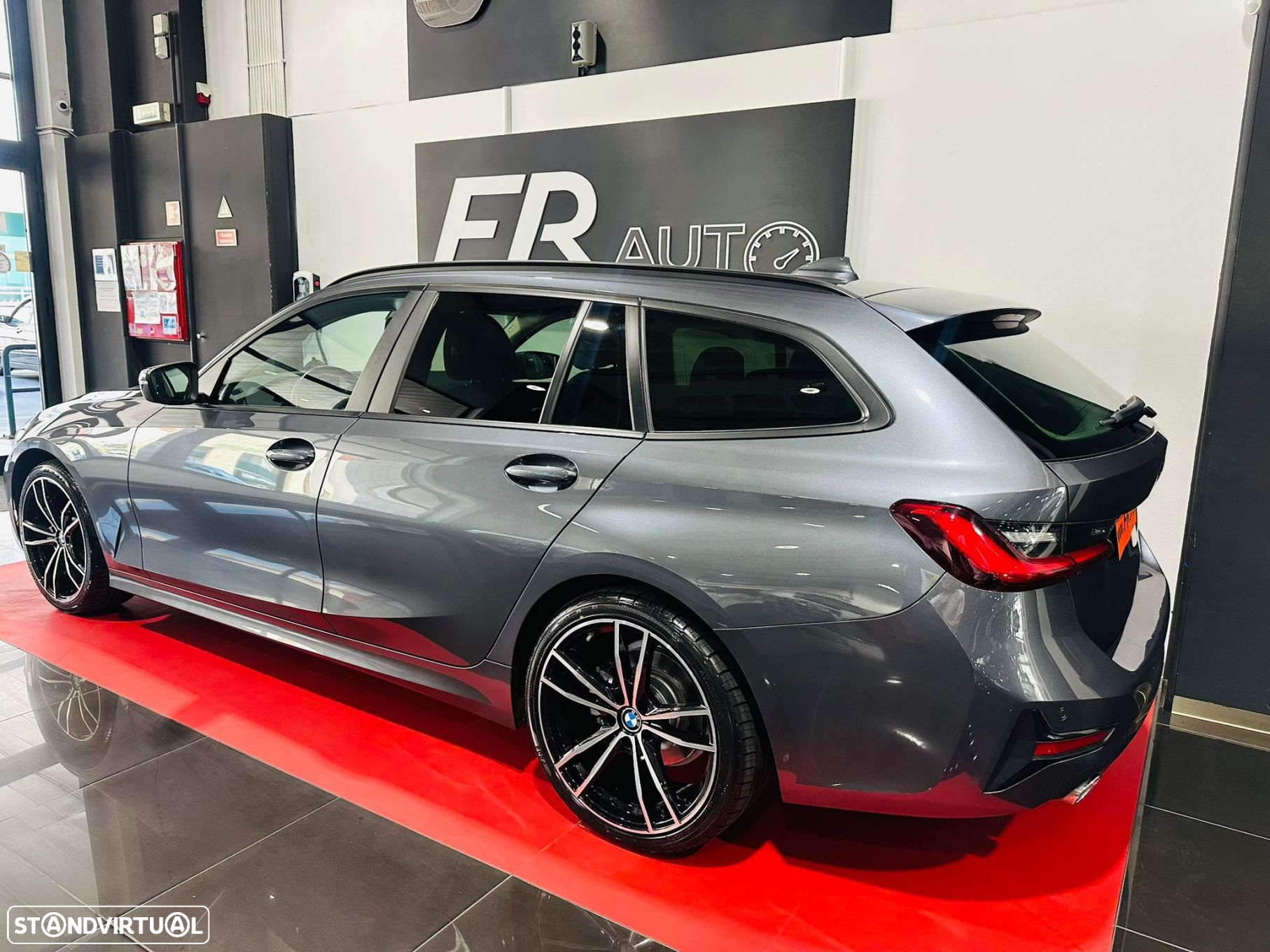 BMW 318 d Touring Auto - 16