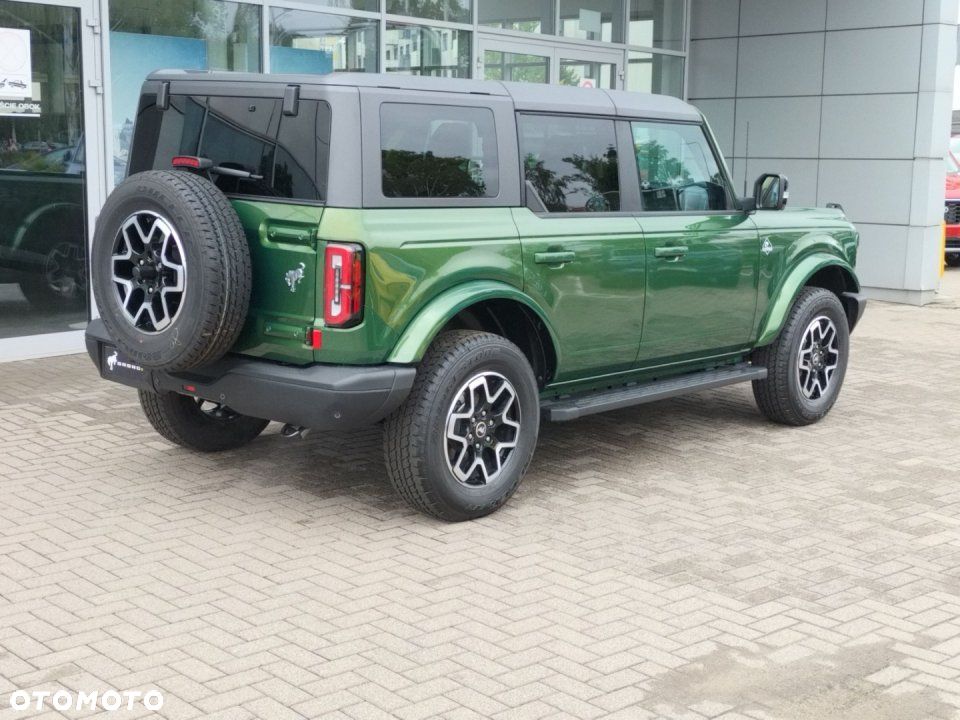 Ford Bronco - 5
