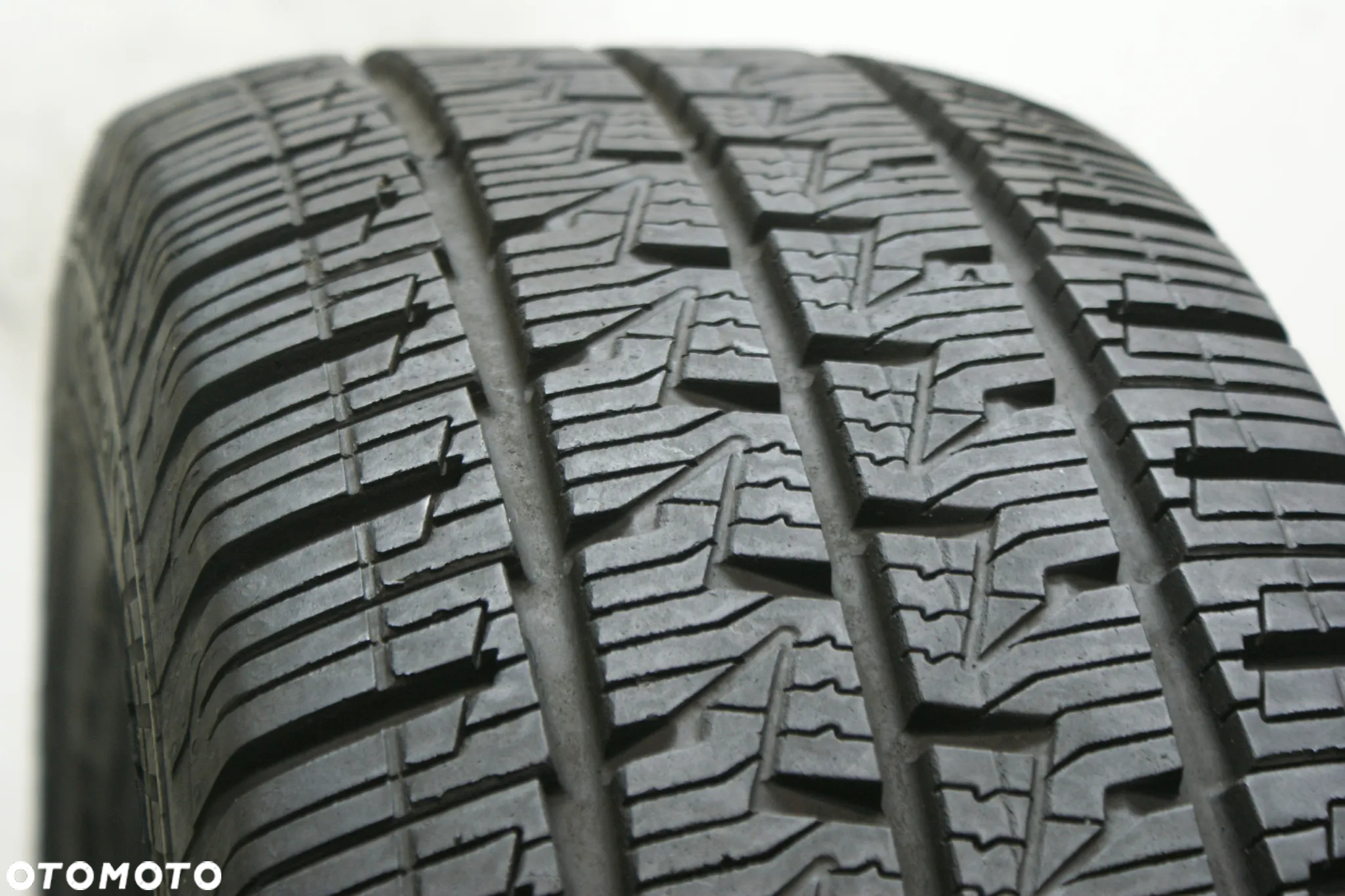 235/65R16C CONTINENTAL VANCONTACT 4SEASON 8,1mm 2022r A9630 - 2