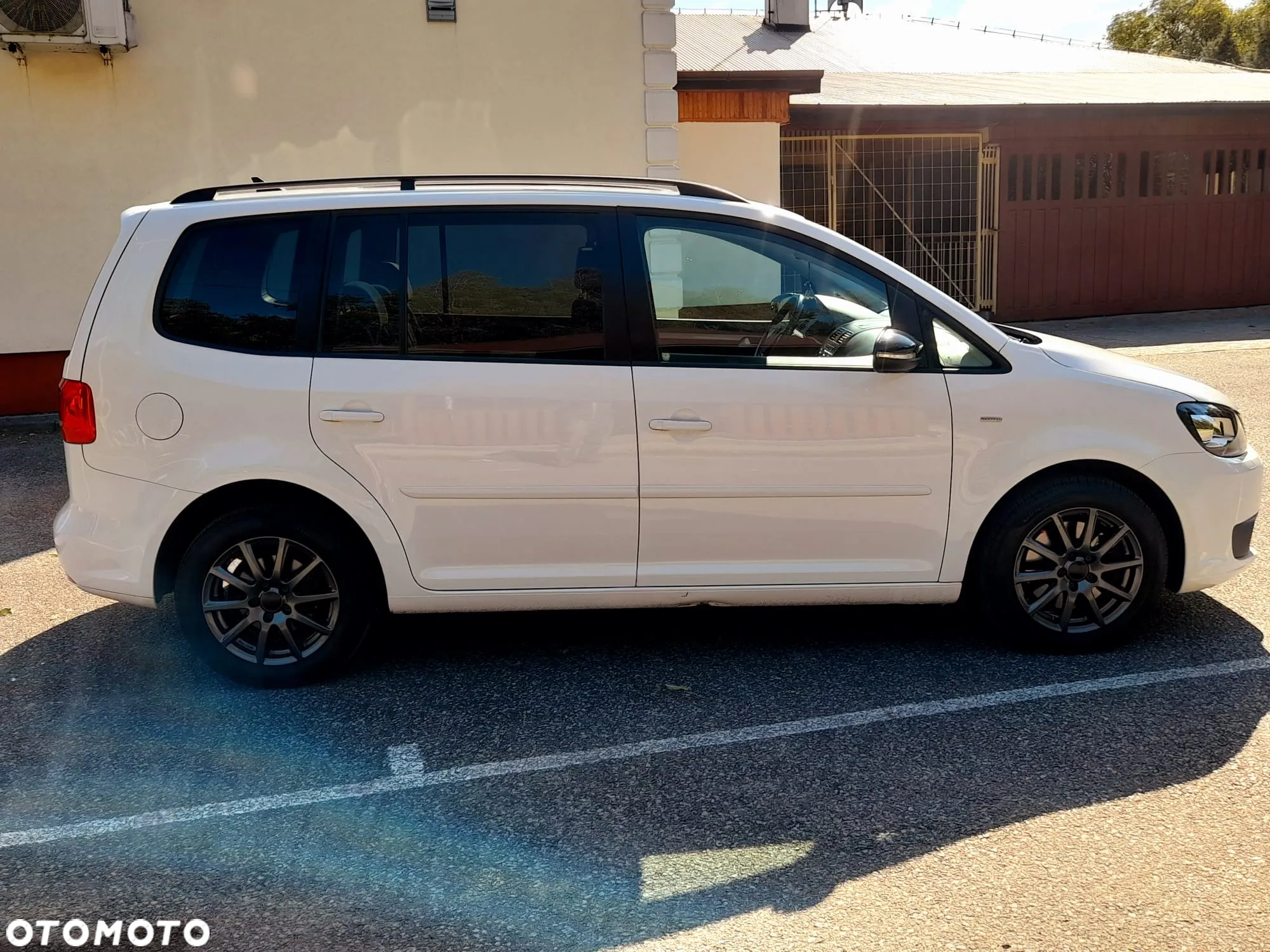 Volkswagen Touran 2.0 TDI DPF Highline - 14