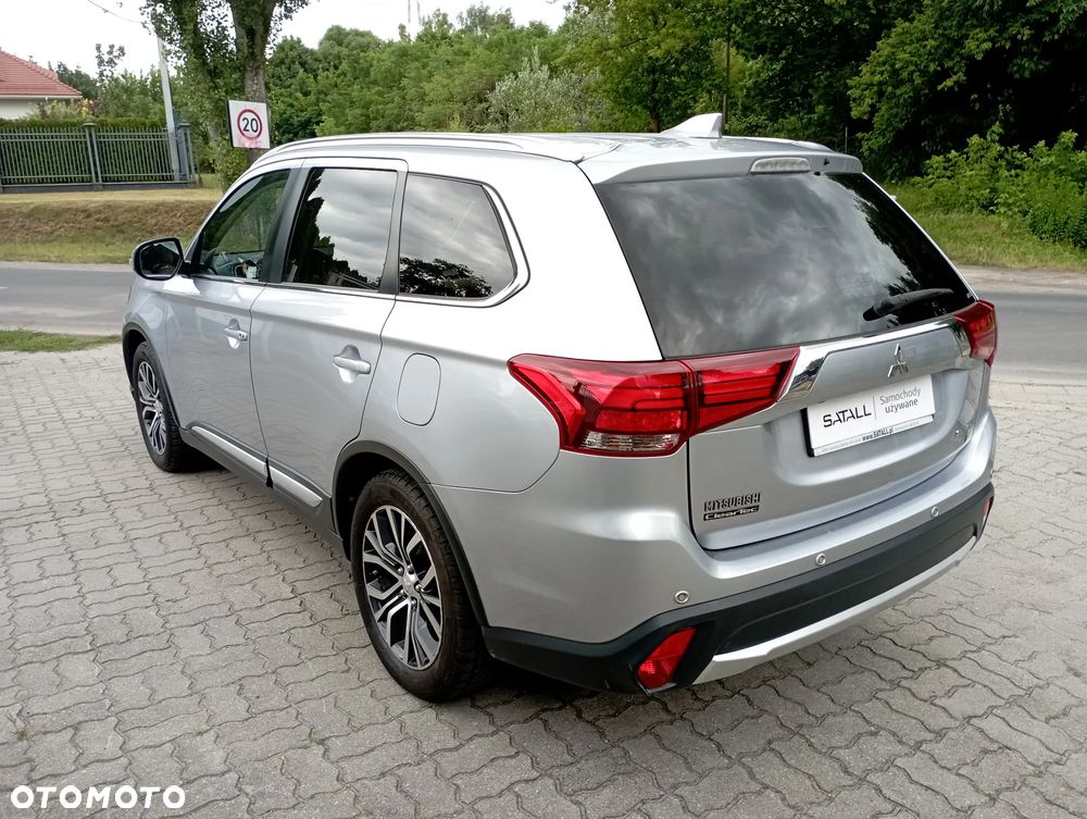 Mitsubishi Outlander 2.0 Instyle Navi 4WD CVT - 21