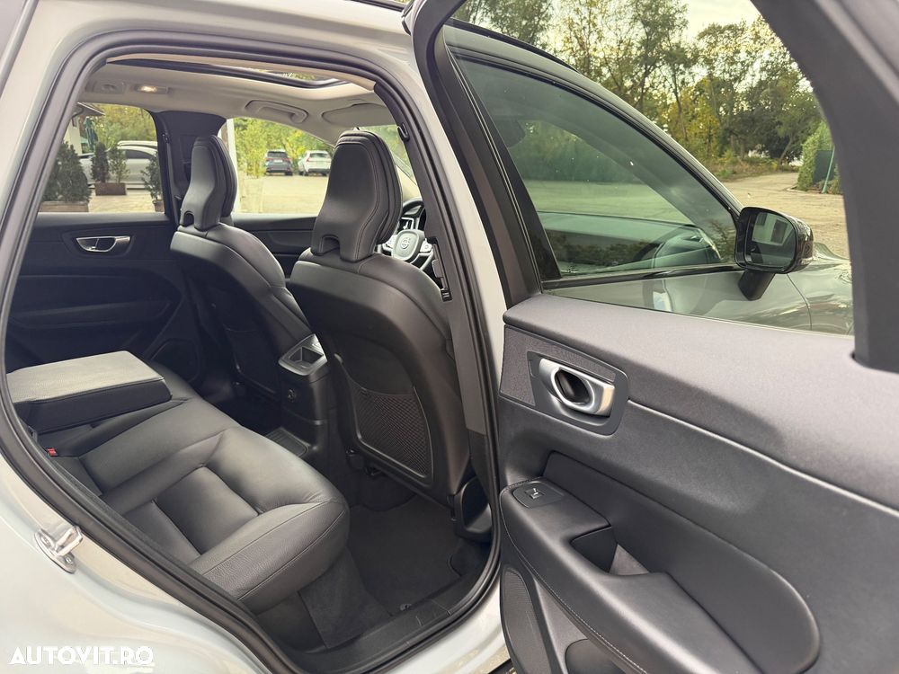 Volvo XC 60 T6 AWD Recharge Plus Dark - 23